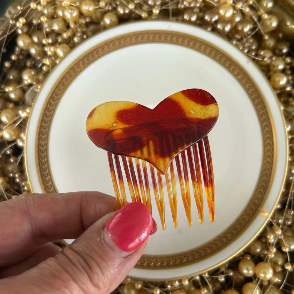 Vintage Heart-Shaped Tortoiseshell Hair Comb
